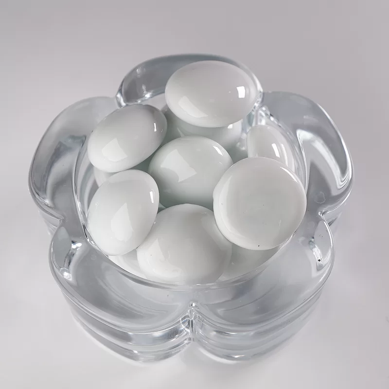 Batu kacang gudang kaca, manik rata kaca yang digunakan untuk hiasan