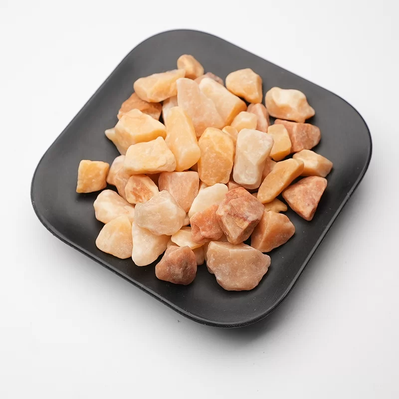 Batu kerikil dihancurkan untuk terrazzo