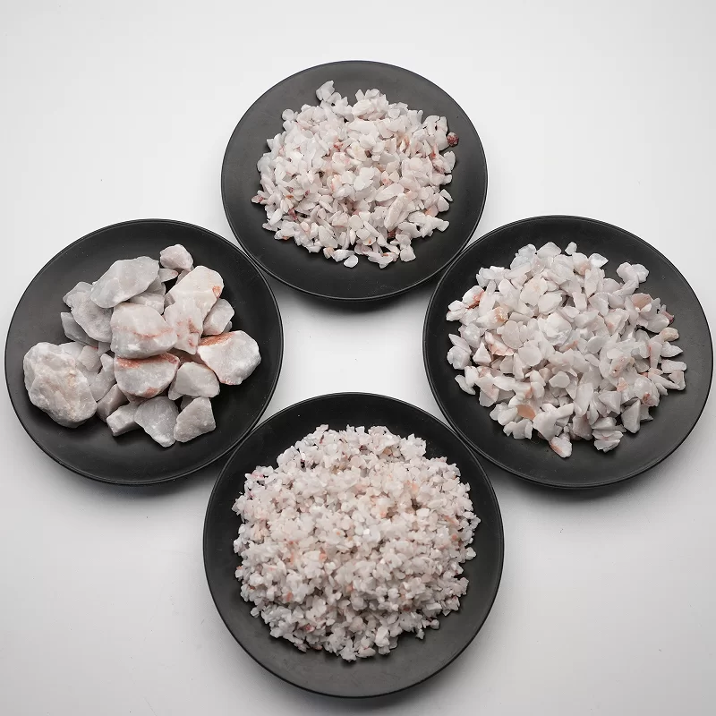 Batu kerikil dihancurkan untuk terrazzo